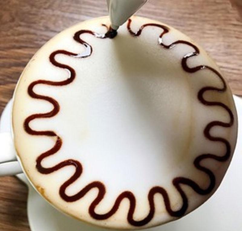 咖啡拉花练习，学做拉花咖啡，拉花咖啡的做法丨咖啡培训